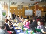 We organize press conferences and meetings with the media, such as round tables, breakfasts, lunches or dinners